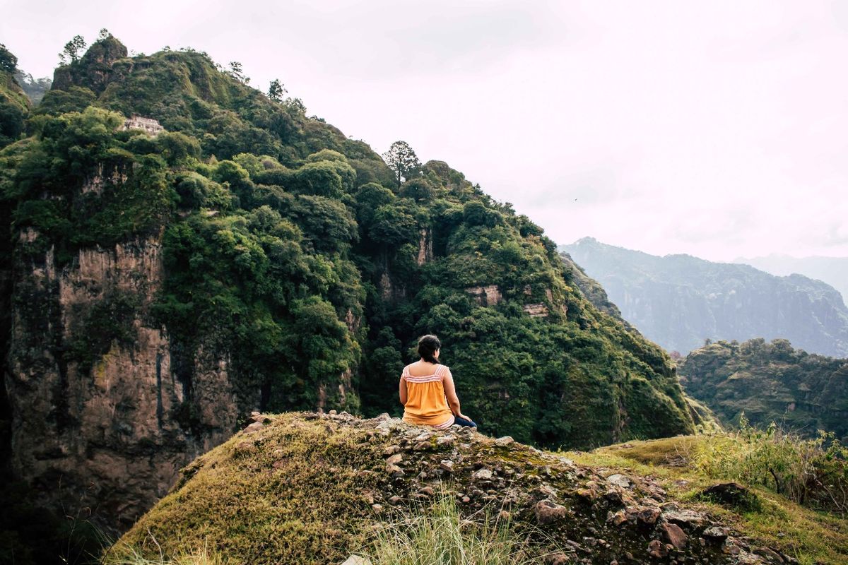 Visita Tepoztlán y disfruta de su ambiente a solo 83 km de CDMX.