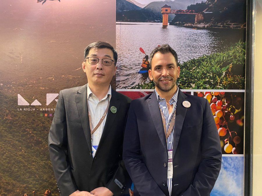 Andrés Hou, director de la Casa de La Rioja en China, y José Rosa.