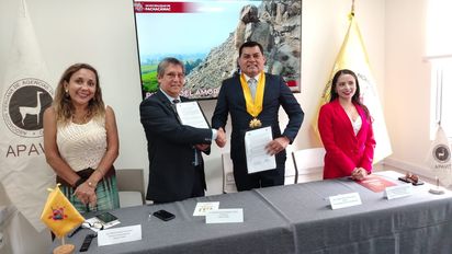 El convenio fue firmado por el Presidente de Apavit, Ricardo Acosta y el Alcalde de Pachacámac, Enrique Cabrera.