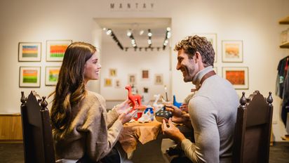 El Palacio del Inka exhibe las piezas de Galería Mantay. Sus ventas colaboran con personas que necesitan apoyo.