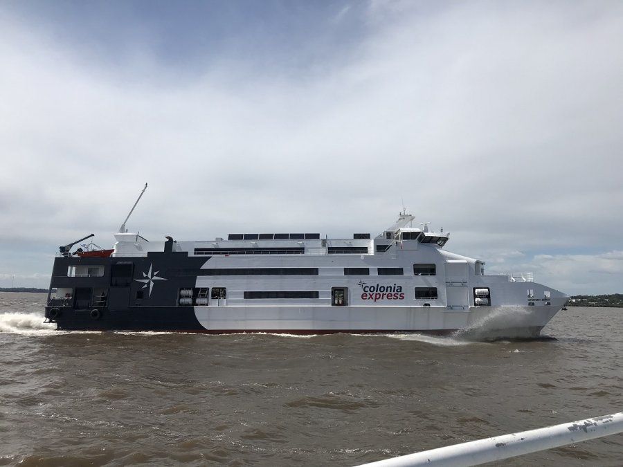 El SuperFerry Express tiene capacidad para 615 pasajeros.