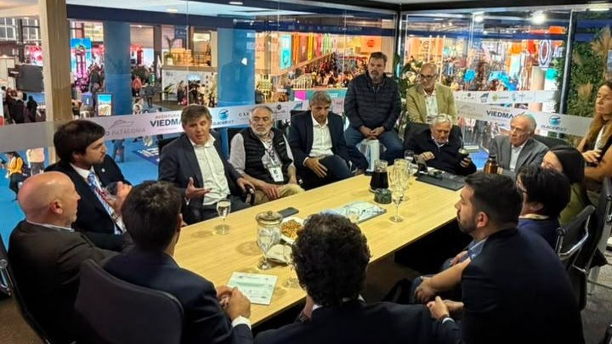 “El Calafate necesita más vuelos”, afirma Fernández Campbell (Solo Patagonia). Plantea reforzar las frecuencias , sumar conexiones con otras ciudades argentinas y avanzar en enlaces internacionales.