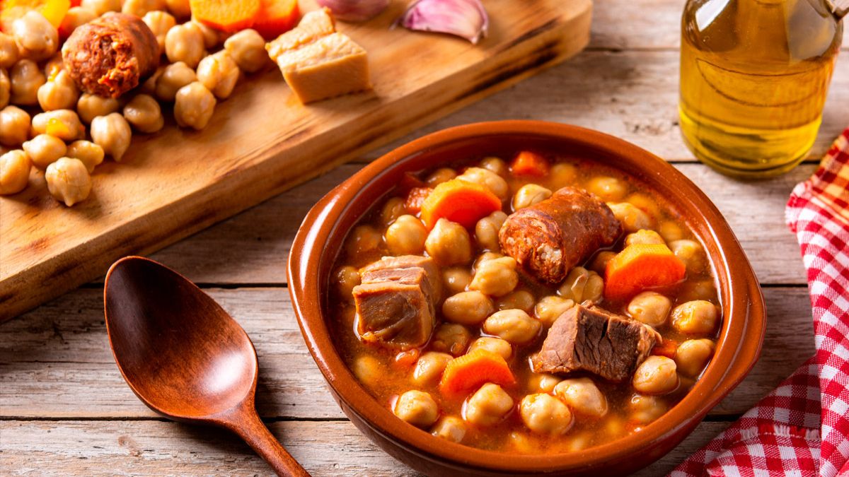 Ahorra en estos lugares en España llenos de sabor.