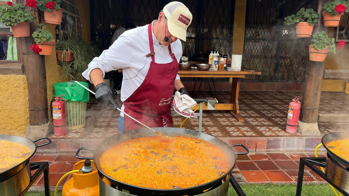 Evento de Iberia en Finca Yaruquí incluyó una masterclass para preparar paella.