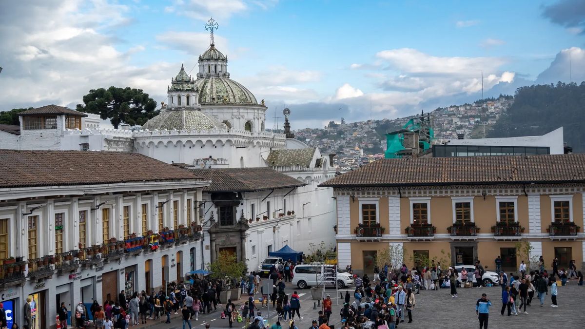 El Centro Histórico de Quito concentra conventos, iglesias barrocas y calles coloniales en uno de los cascos antiguos más potentes de la región.