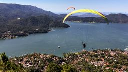 Valle de Bravo: el parapente es una de las actividades de aventura que puedes probar el próximo puente.
