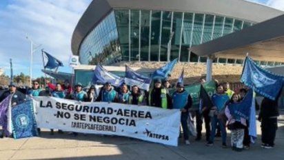 Una manifestación de los controladores aéreos de Atepsa, previa al lanzamiento de la huelga.