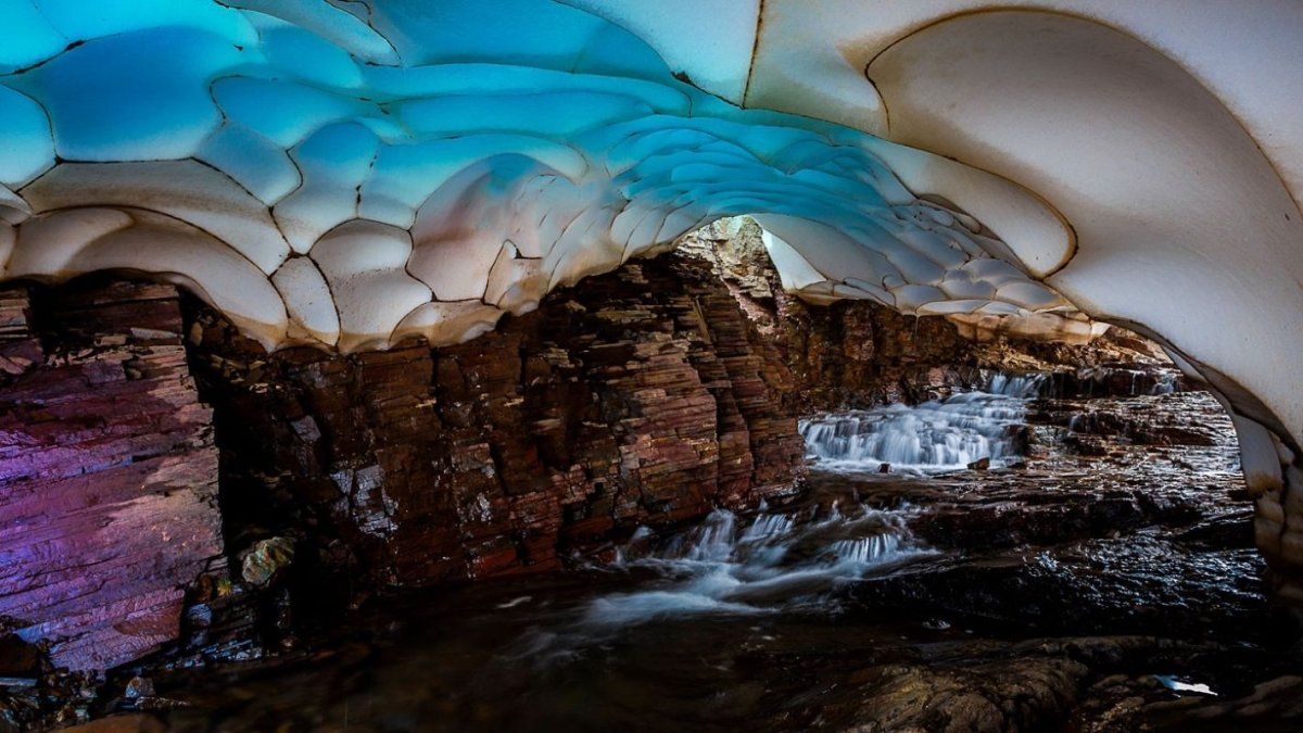 Los túneles de hielo de Chubut se forman por el derretimiento de abajo hacia arriba de la nieve.