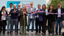Autoridades turísticas durante celebración de los 25 años del programa Vacaciones Tercera Edad de Sernatur, en el marco del Carnaval Mayor.&nbsp;