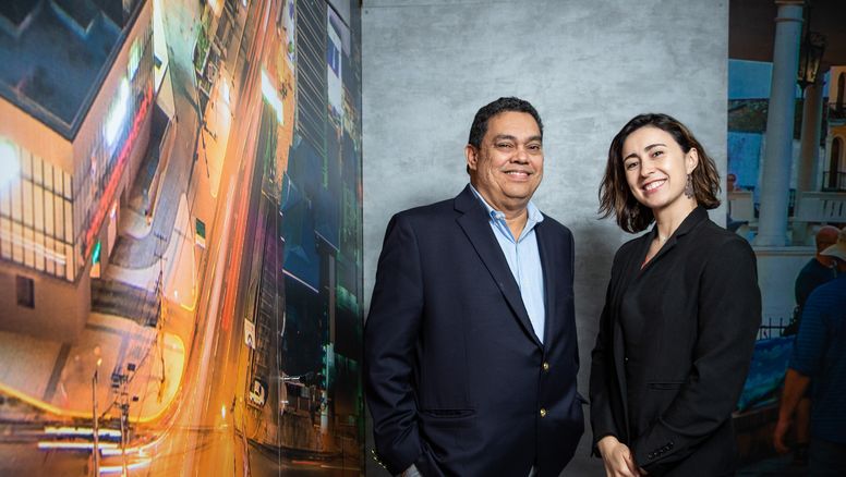 Víctor Manjarres, titular de TM Americas, junto a Juanita Ariza, vicepresidenta de la agencia.