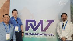 Emannuel Bojorquez, gerente de Producción de Ruta Maya Travel; Enrique Hernández, director comercial para México y Estados Unidos; y Daniel Ruiz, director general durante Gala Puerto Vallarta-Riviera Nayarit.