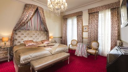 El Claridge París, lujo clásico en el corazón de la capital francesa.