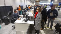La TUUA es un monto que cobra el concesionario a los pasajeros nacionales e internacionales por utilizar las instalaciones y servicios del nuevo Aeropuerto Internacional Jorge Chávez.