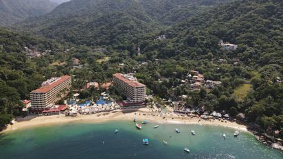 Disfruta de Mismaloya y sus playas.