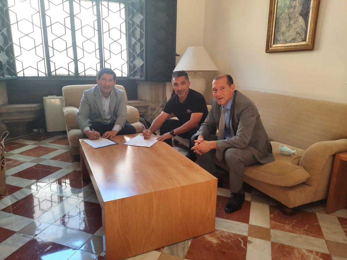 Omar Gutiérrez destacó el potencial turístico de Villa la Angostura y la postuló para albergar una fecha del Mundial de Aguas Abiertas.