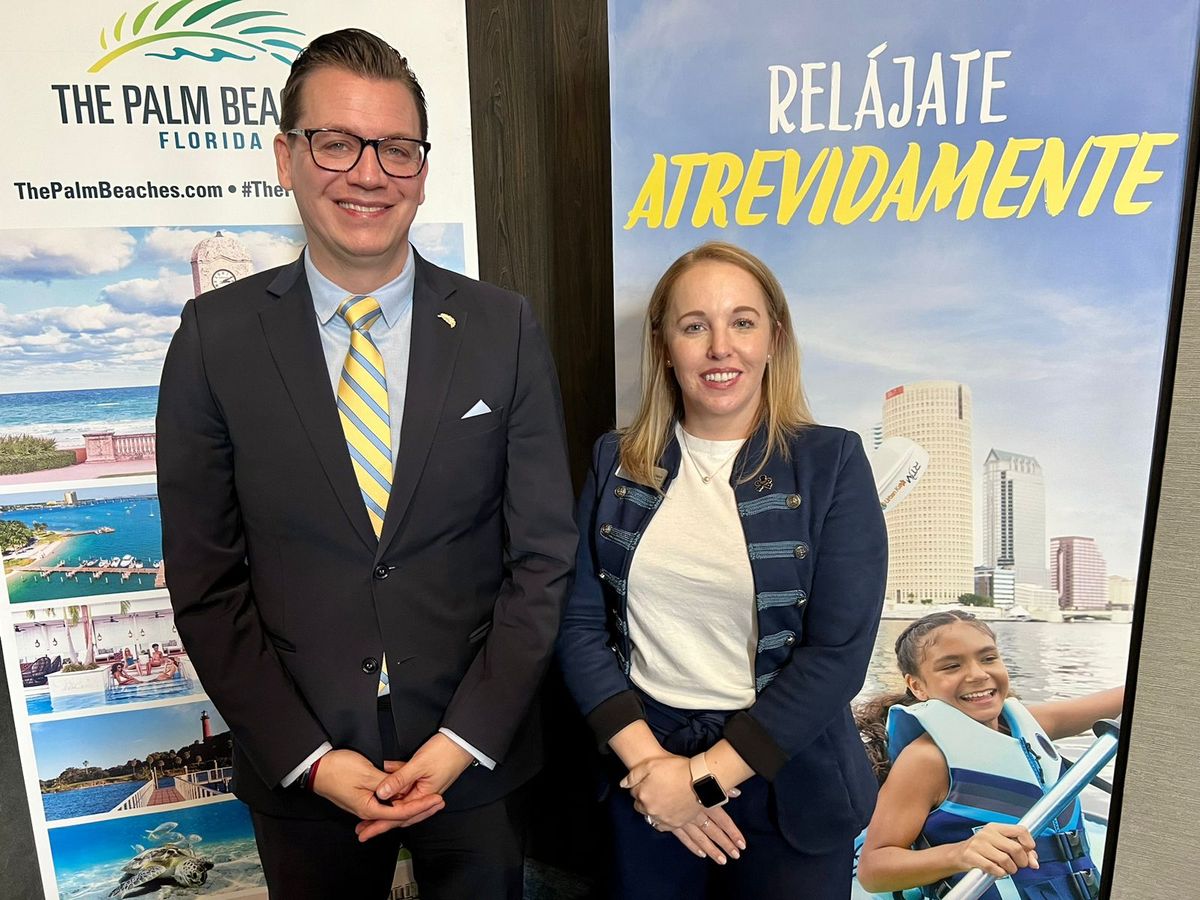 Erick Garnica, vicepresidente asociado de Ventas de The Palm Beaches y Stefanie Zinke, directora de Ventas de Visit Tampa Bay.