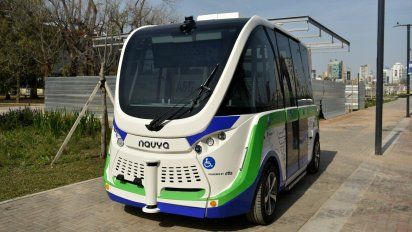 Conocé el bus que se maneja solo y permite pasear gratis por Buenos Aires
