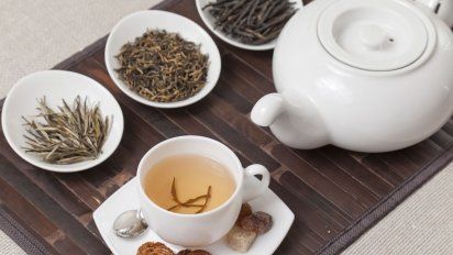 Comer y beber forma parte de nuestro cotidiano y la ingesta de té es un ritual que vale la pena adoptar.&nbsp;