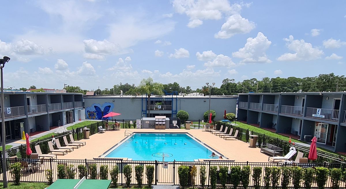 Las piscinas del Celebration Suites invitan al relax tras los intensos días en los parques. 