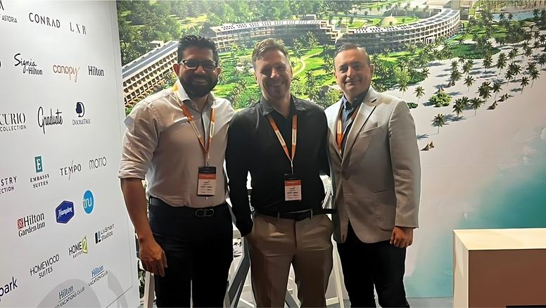 Equipo de Hilton presente en la edición 2025 de MarketHub Americas en Panamá.