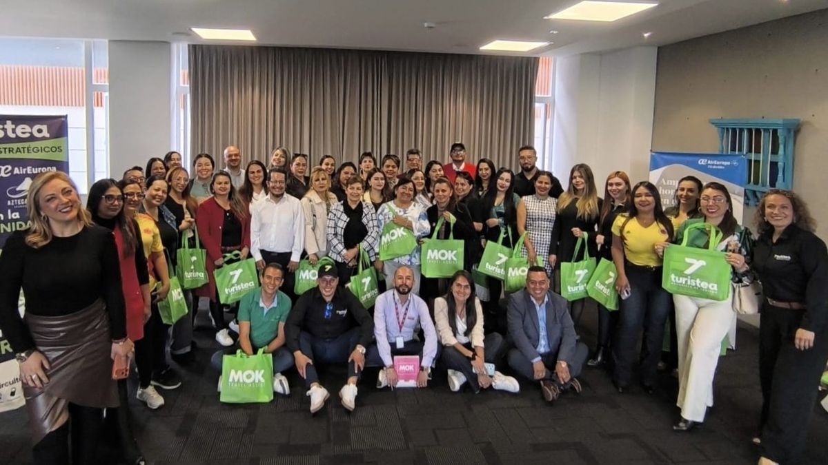 Representantes de Turistea, aliados estratégicos y agencias de viajes de Duitama y Sogamoso durante el encuentro realizado en el hotel Nivari. Representantes de Turistea, aliados estratégicos y agencias de viajes de Duitama y Sogamoso durante el encuentro realizado en el hotel Nivari.