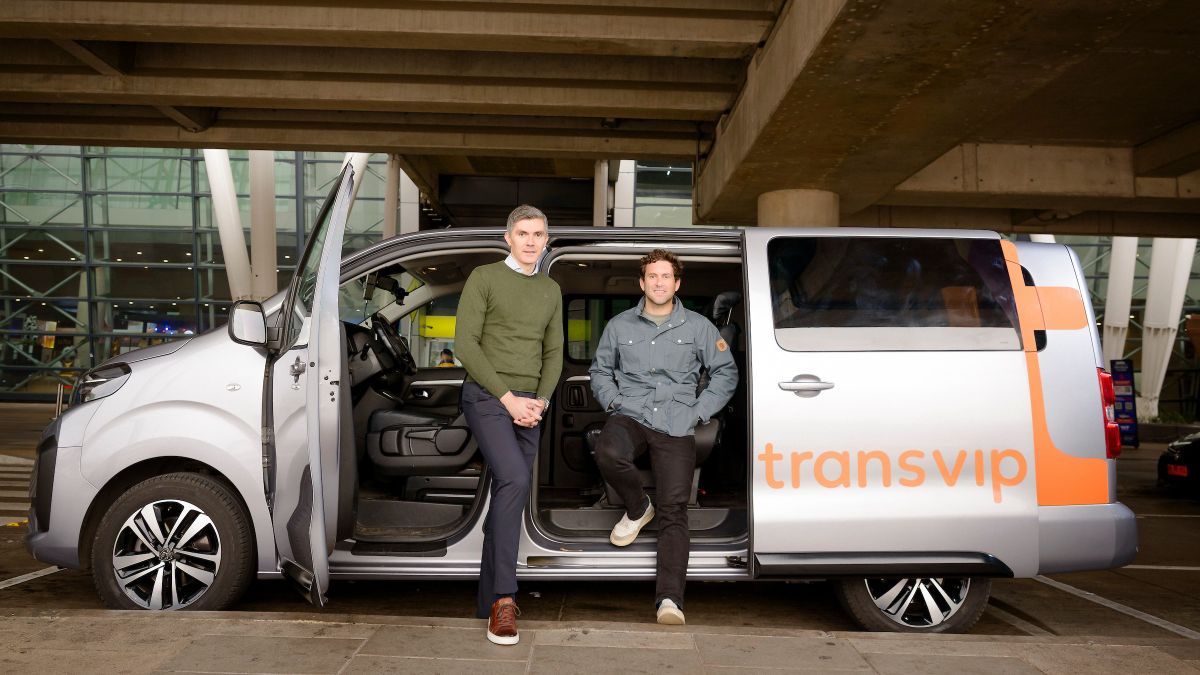 La alianza entre&nbsp; Uber y Transvip ofrecerá servicios de transportes para el Aeropuerto de Santiago con capacidad para 7 pasajeros, ideales para grupos de amigos, familias y traslados corporativos.&nbsp;