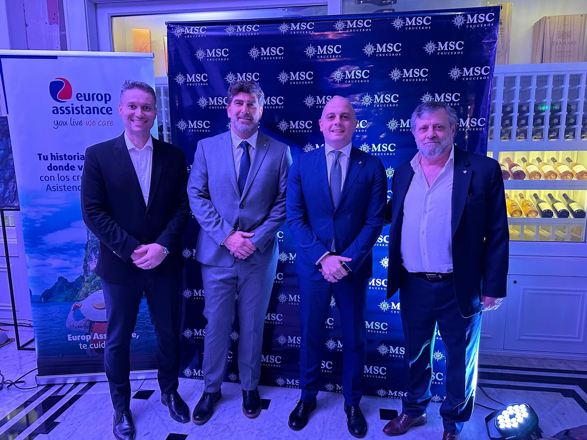 Flavio Lambstain, director financiero de MSC Cruceros en Sudamérica; junto a Javier Massignani, managing director para Argentina y Latinoamérica; Luca Matola, managing director americas; y Pablo Laudonia, gerente de ventas.