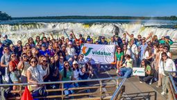 Agentes de viajes peruanos y aliados comerciales durante la VII Convención Vidatur en las Cataratas de Iguazú, provincia de Misiones.