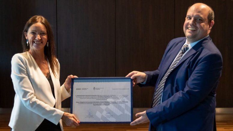 Paola Tamburelli, de la ANAC y Pablo Ceriani, Aerolíneas Argentinas.
