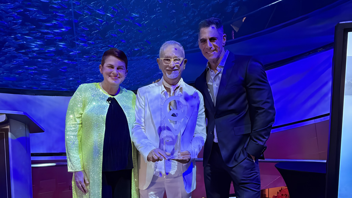 Marilyn Cairo, de Scenic Group; Jaime Rogel, de J&E Cruceristas; y Ken Muskat, de Scenic Group.