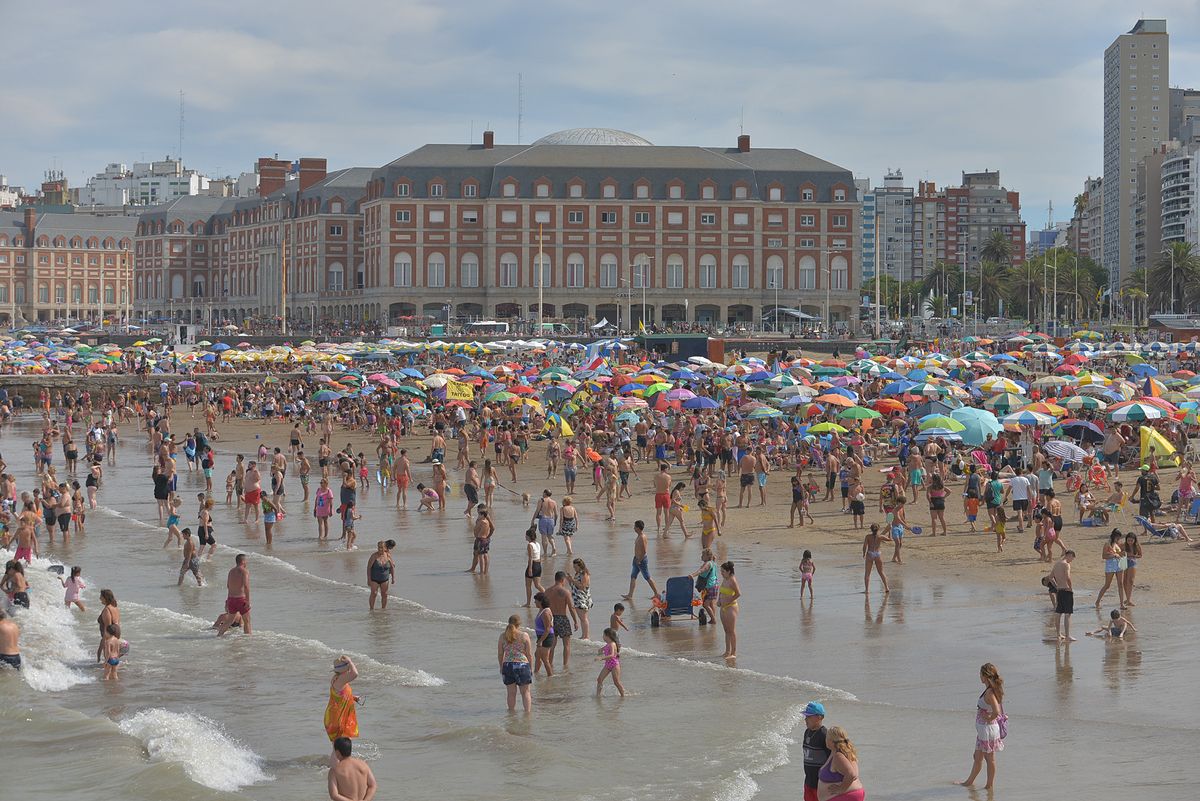 Empresarios de Mar del Plata sostuvieron que el balance de la temporada de verano es parcialmente negativo”, y declararon que el nivel de consumo se desplomó.