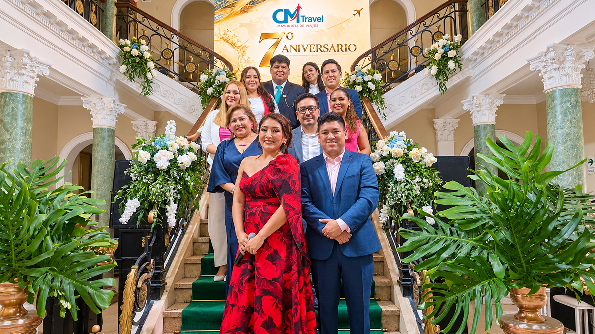 Equipo de Crismark Travel Mayorista durante la celebraci&oacute;n de su 7&deg; aniversario.