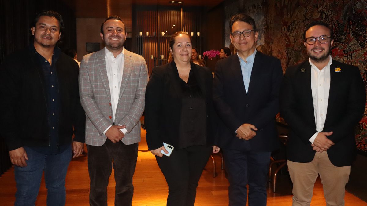 Nicolás Ortiz, subgerente de All Reps; Carlos Monroy, gerente general del EM Hotels; José Manuel Cimadevilla, director Quindío Convention Bureau y representantes de LivingTrips y el Hotel San Pedro de Majagua.