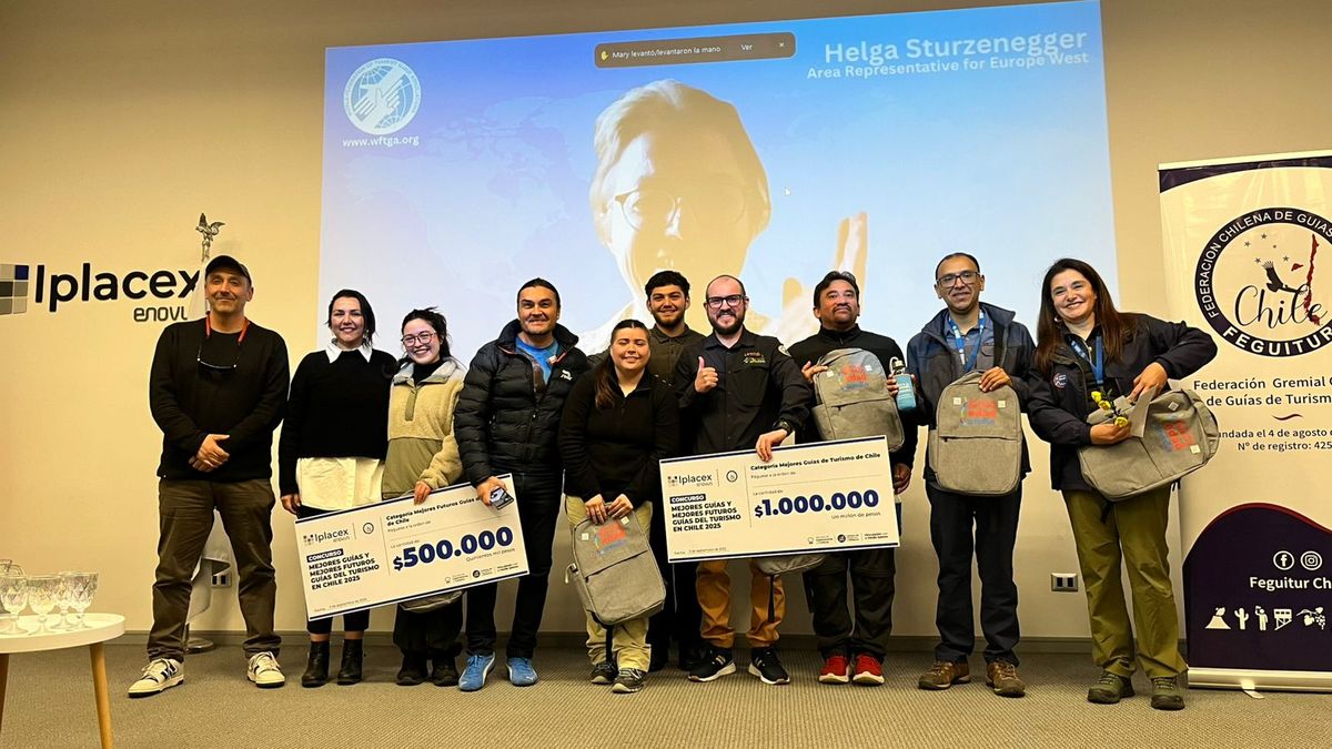 Participantes y jurado del Concurso “Mejores Guías de Turismo y Guías del Futuro”