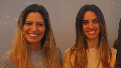 Lorena Scioli (hija del embajador Daniel Scioli) junto a Yanina Martínez, subsecretaria de Turismo de la Nación.