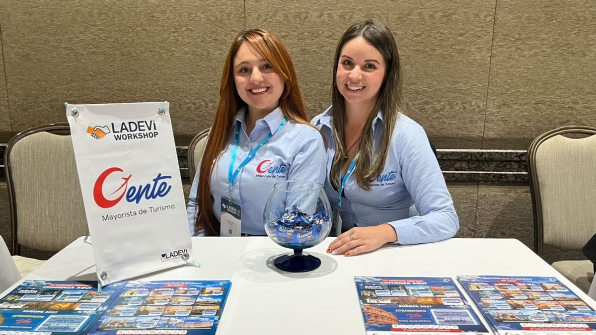 Tatiana Rico Rivera y Milena Espitia, de Gente Mayorista de Turismo, durante el Ladevi Workshop Bogotá 2026-2.