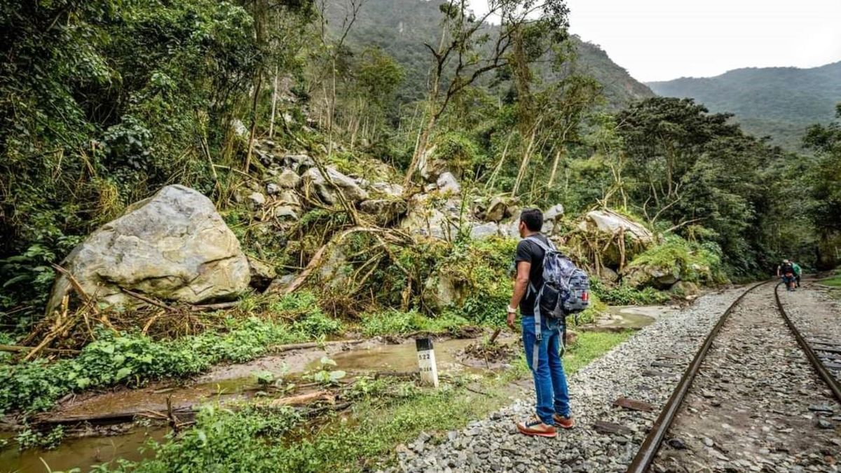Suspensión de trenes en ruta amazónica a Machu Picchu afecta conectividad por daños en la vía en Cusco.