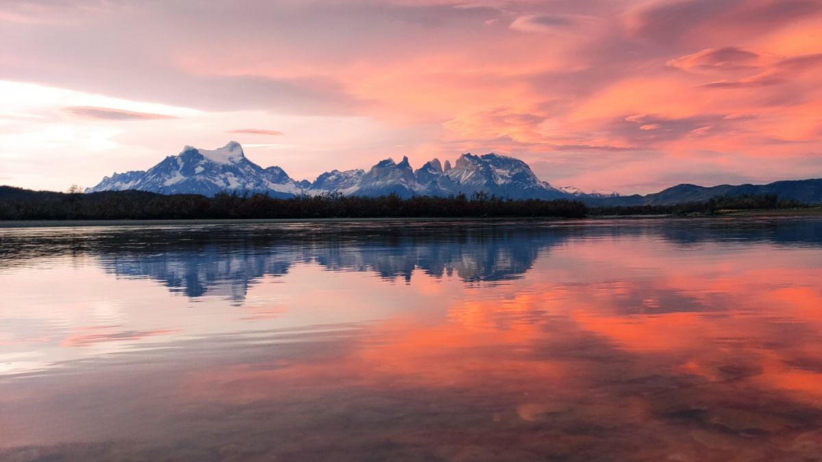 Viaja y conoce la paleta de colores que entregan las Torres del Paine en el otoño