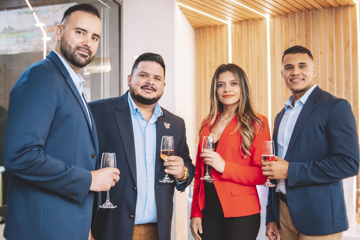 Inauguración de las oficinas de MaxiTravel Tours Wholesaler en Medellín.