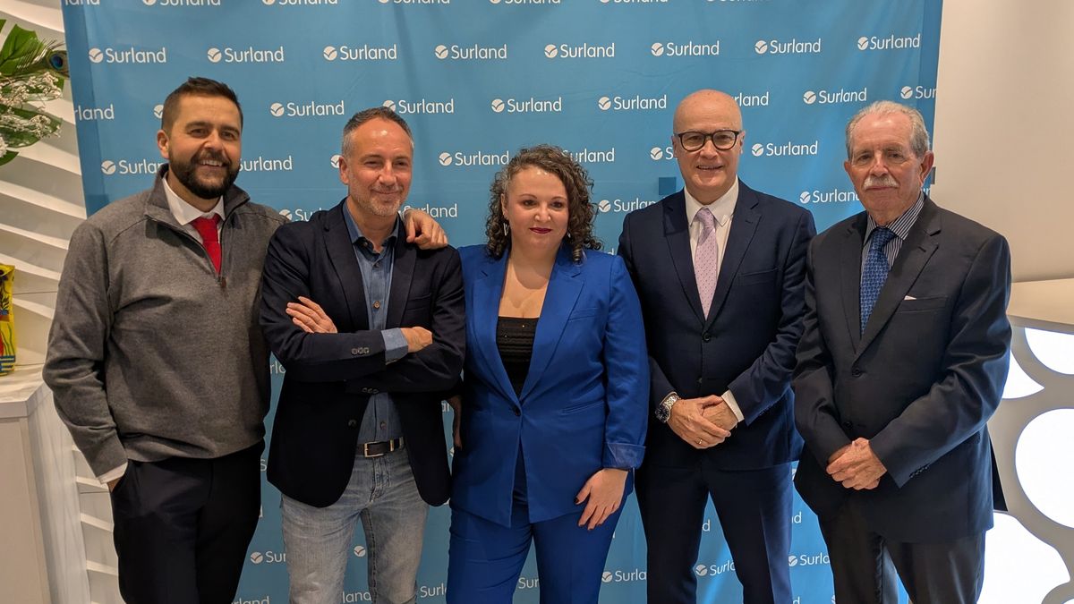 José Luis Nieto; Rafael Galán; Sara Otero; Ángel López y Tomás Navarrete, Surland.&nbsp;