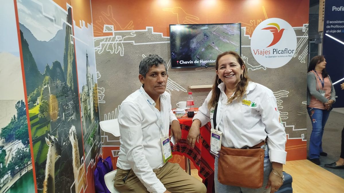 Esteban Ayala de Viajes Picaflor y Giovanna Vega de Amazon world.