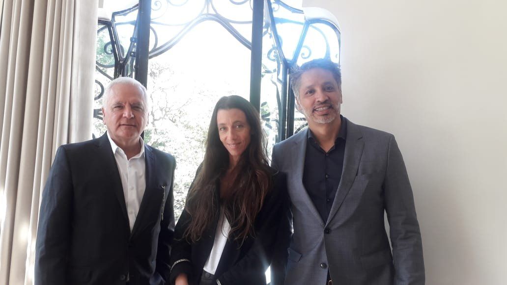 Eduardo Cruz del Río, vicepresidente de Operaciones para Latinoamérica y el Caribe; Jimena Faena; y Alejandro Moreno, presidente y director general para Latinoamérica y el Caribe.