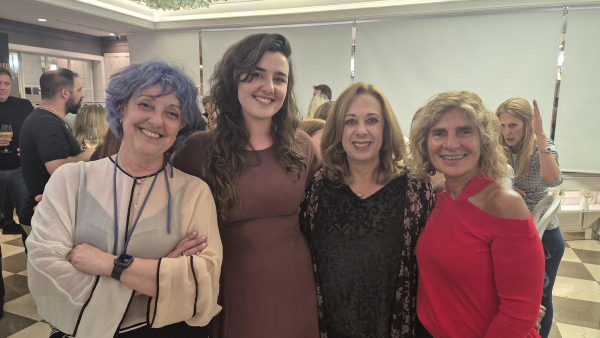Ejecutivos y aliados estratégicos en el 43° aniversario de Surland. 