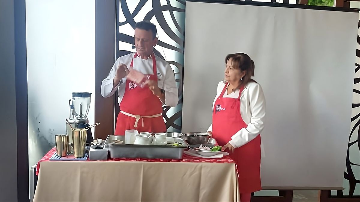 Agentes de viajes participaron de una demostración de cómo preparar el ceviche peruano a cargo del chef Yuri Apaestegui.