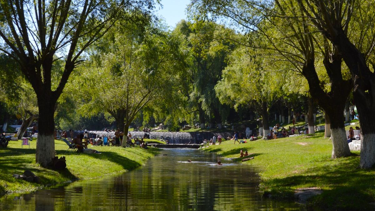 Aliviá el calor del verano en las hermosas aguas de Huerta Grande, Córdoba.