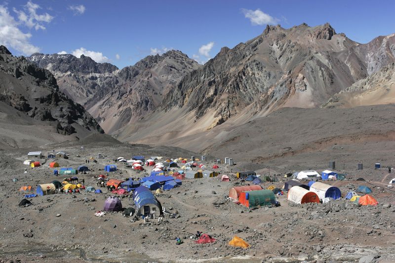 Plaza de Mulas es el campamento de montaña mejor equipado del parque.