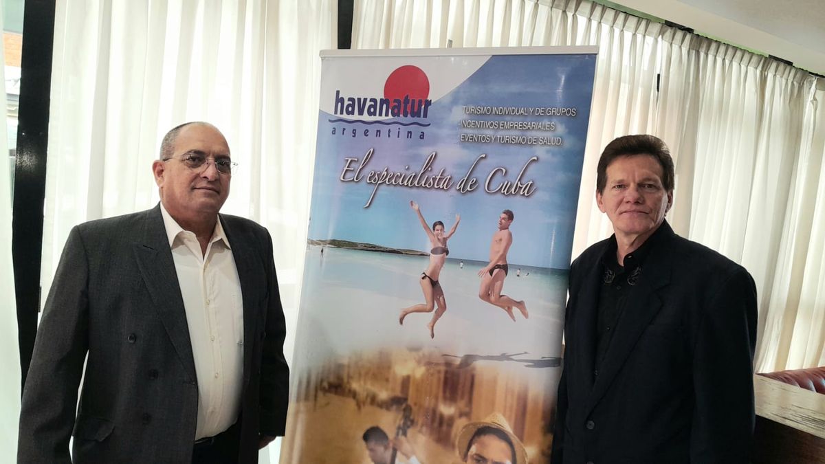 Eduardo Javier Suárez Pérez y Luis Alberto Vázquez Piquera en el inicio del encuentro de Havanatur.