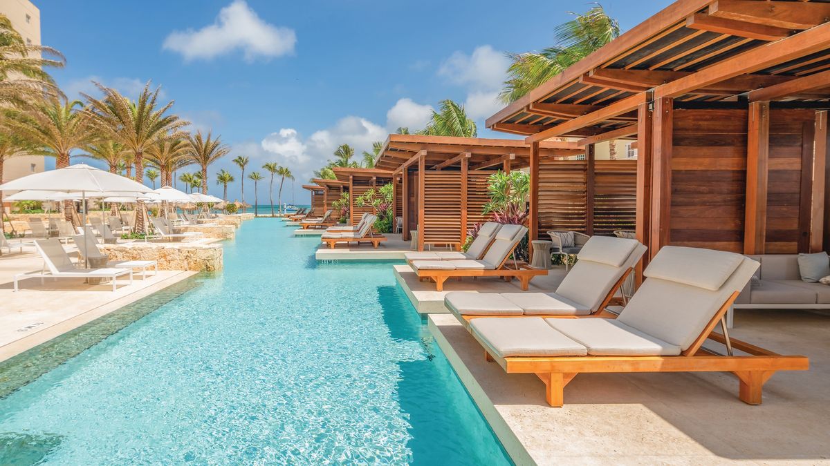 El Hyatt Regency Aruba está ubicado en la playa Palm Beach y cuenta con 359 habitaciones.