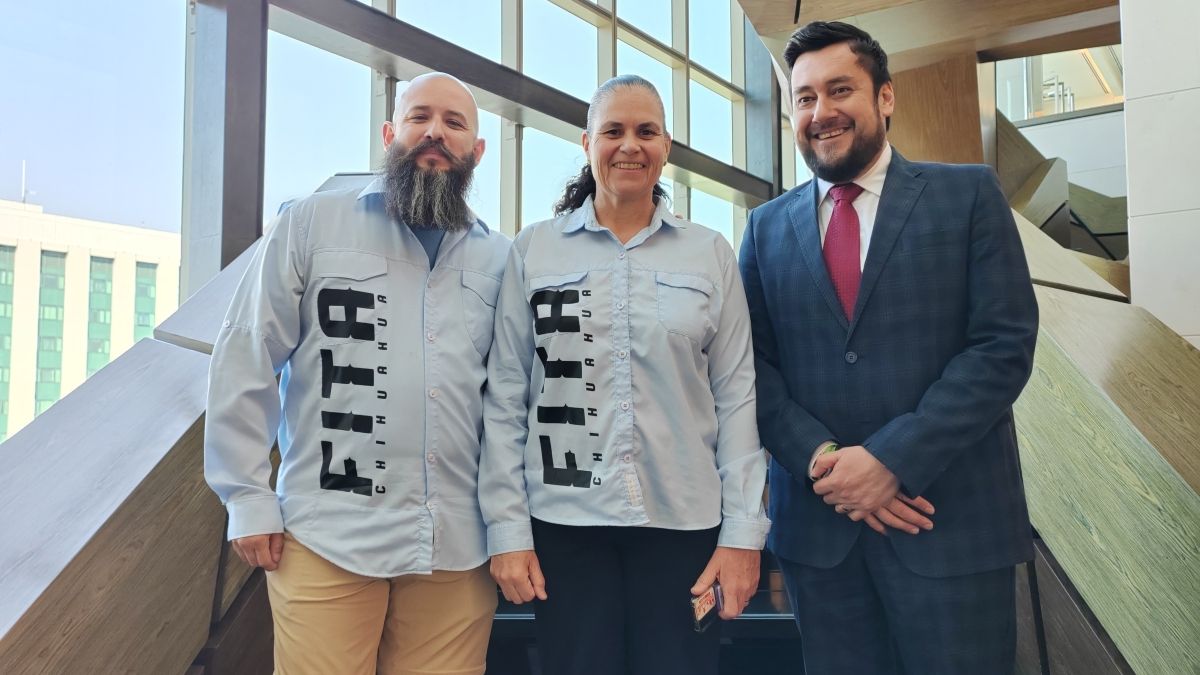 Christian Llamas Loya, Alejandra Villalobos Palacio y Julio Chávez Ventura, autoridades del sector turístico de Chihuahua.