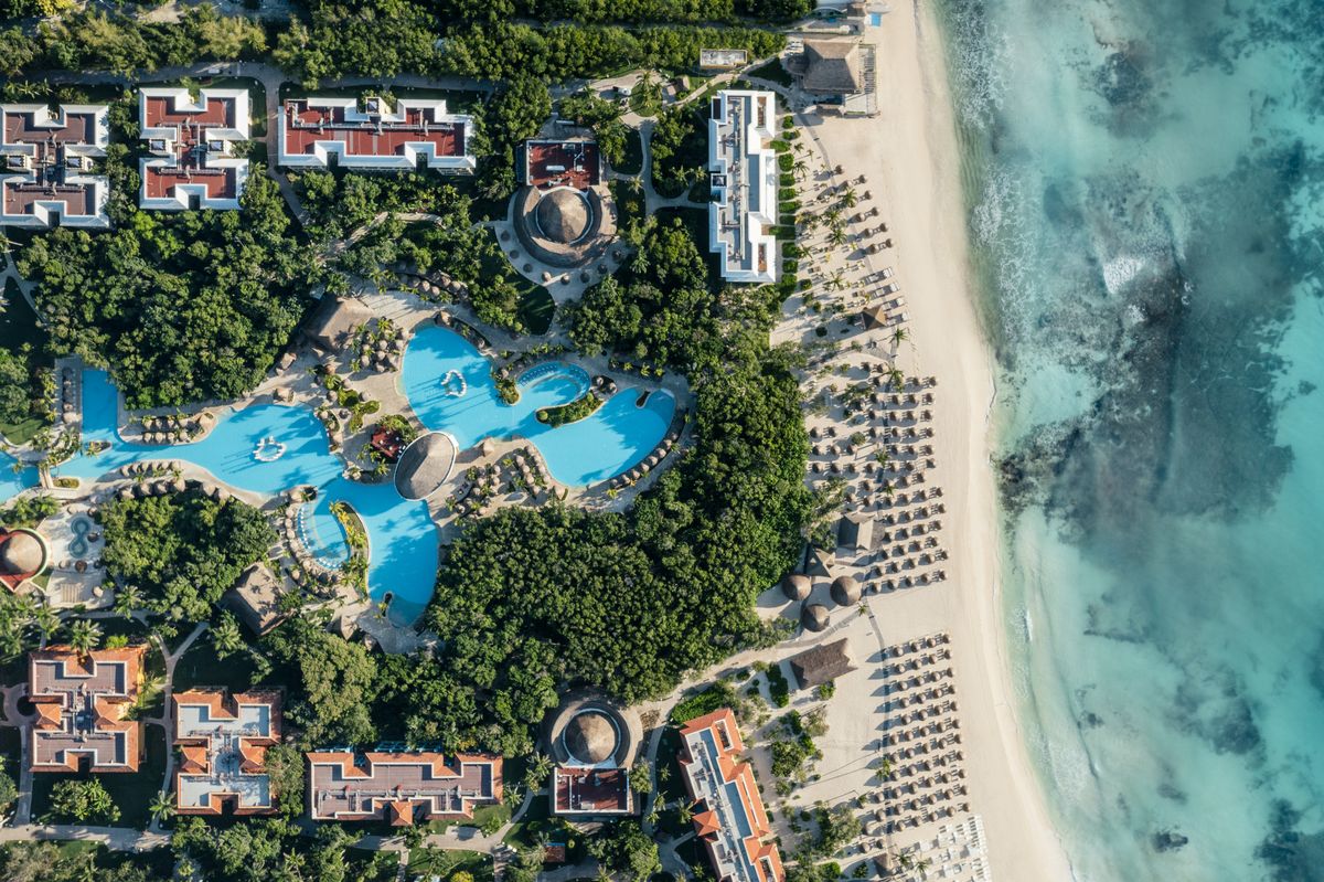 Iberostar llegó a México hace ahora 25 años con los hoteles Iberostar Tucán e Iberostar Quetzal, ubicados en la principal zona turística de Playa del Carmen, en la Riviera Maya.
